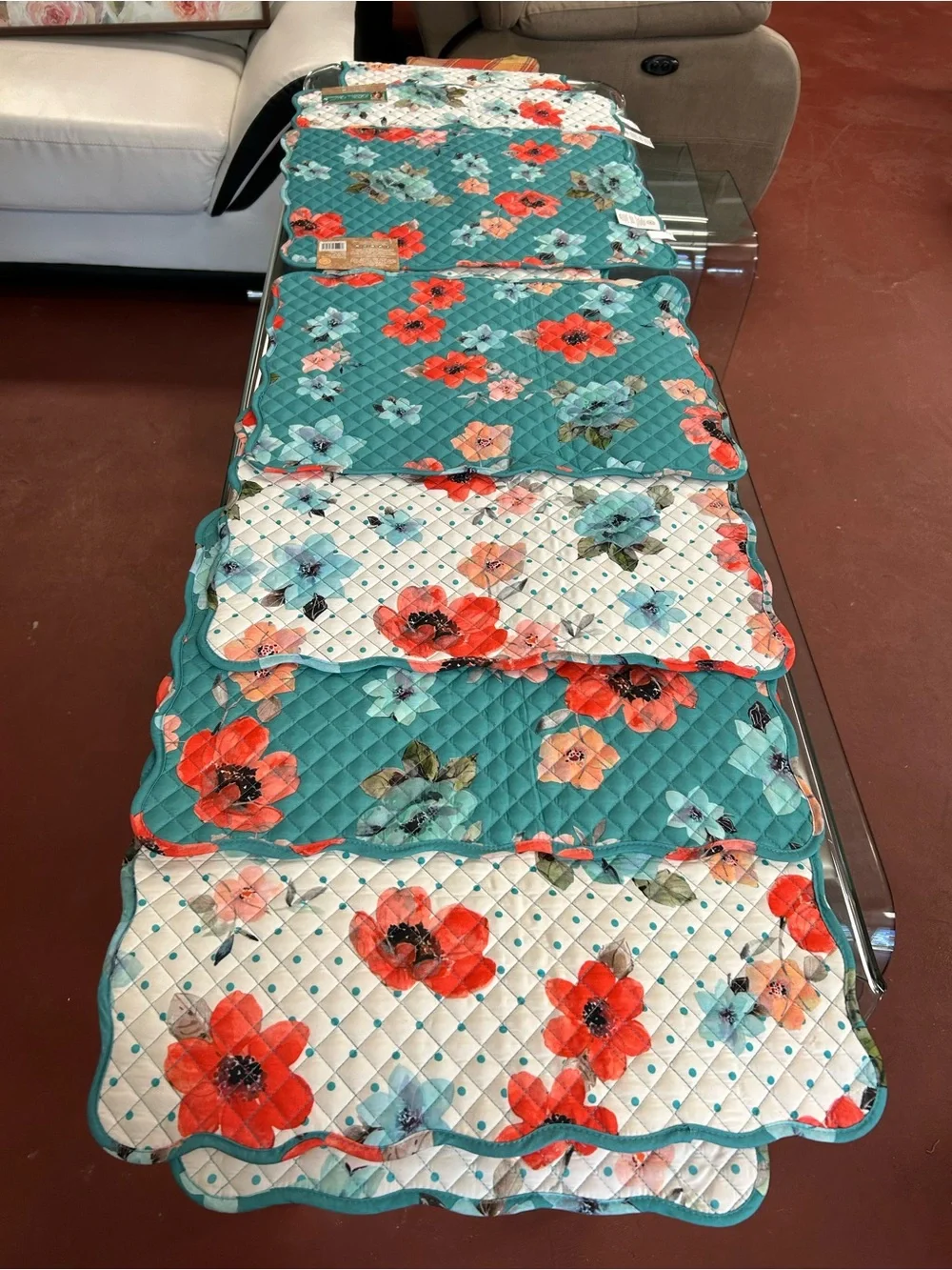 Pioneer Woman “Vintage Bloom” table runner & 8 matching placemats
